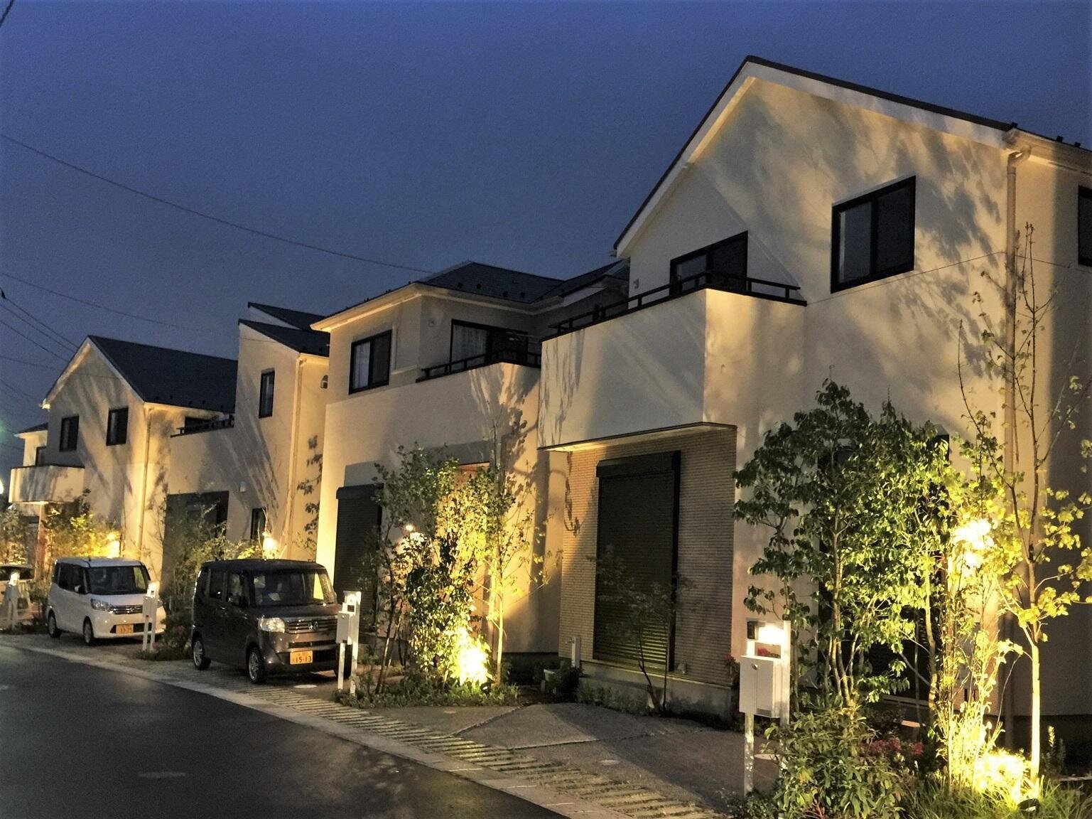 夜間住戸を照らす灯り